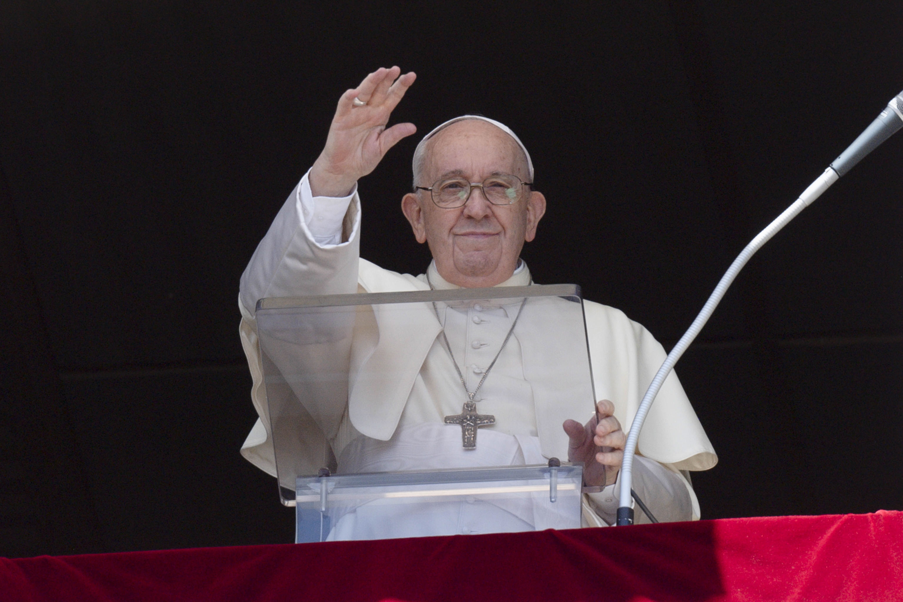 El papa Francisco: “¡Hoy estamos viviendo una guerra mundial, detengámonos por favor!”
