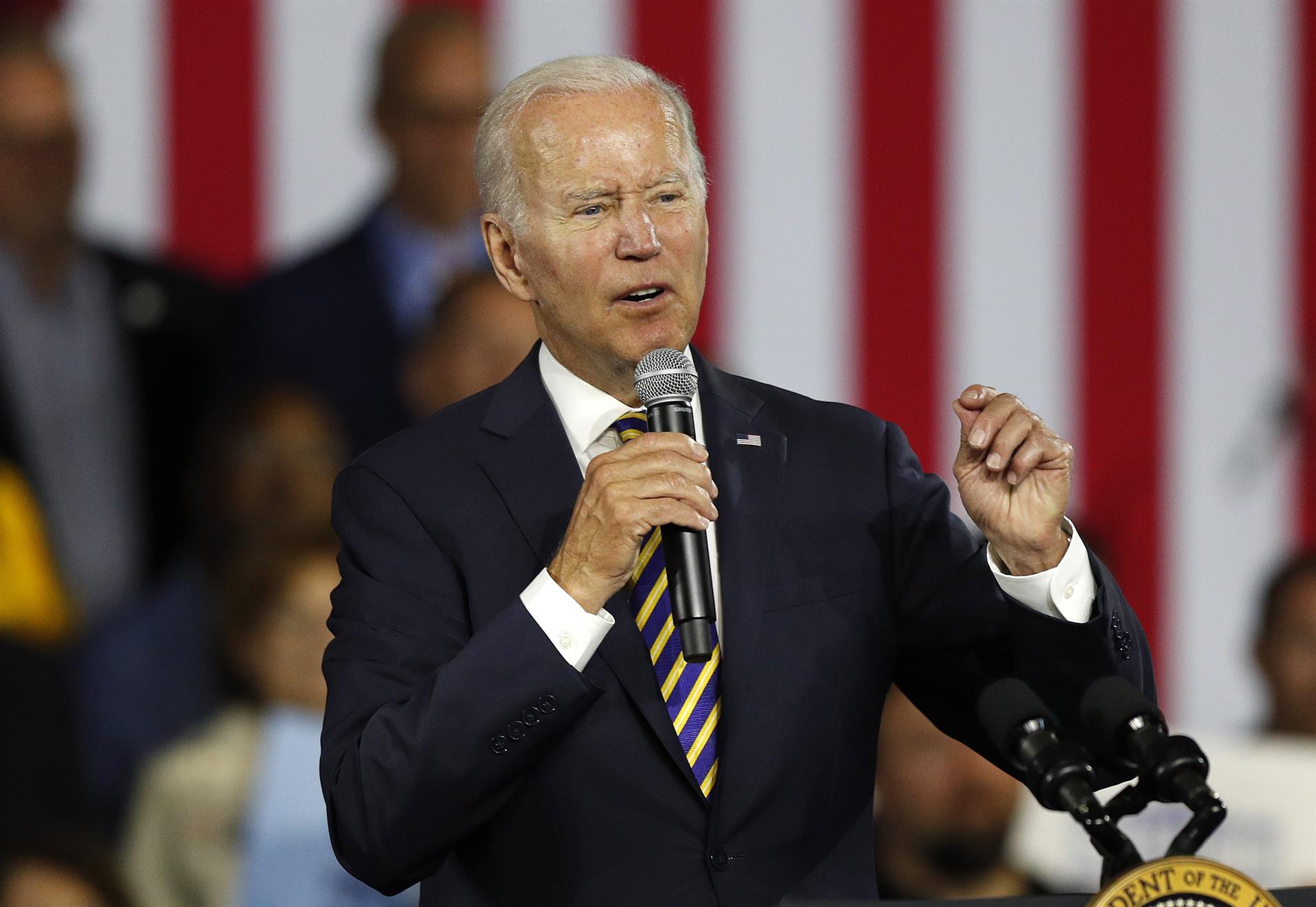 Biden, aún con Covid-19, pero sin fiebre y con menos tos: el último reporte de salud del mandatario