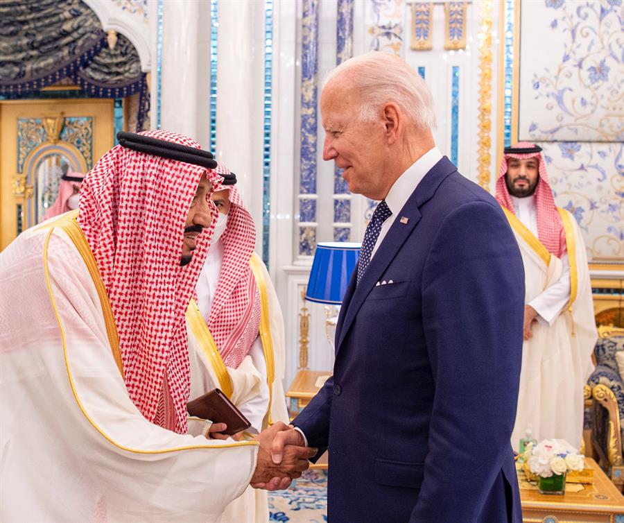 Príncipe saudí inauguró cumbre del Consejo de Cooperación del Golfo con el petróleo sobre la mesa