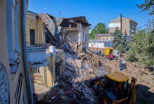 Los cadáveres recuperados tras el ataque ruso en Donetsk ascienden a 36