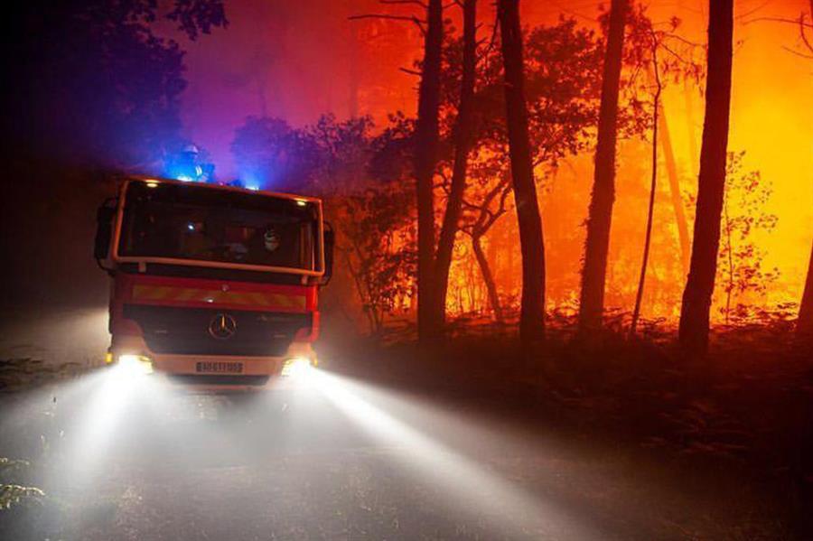 Incendios en Francia ya han quemado más de 10 mil hectáreas cerca de Burdeos