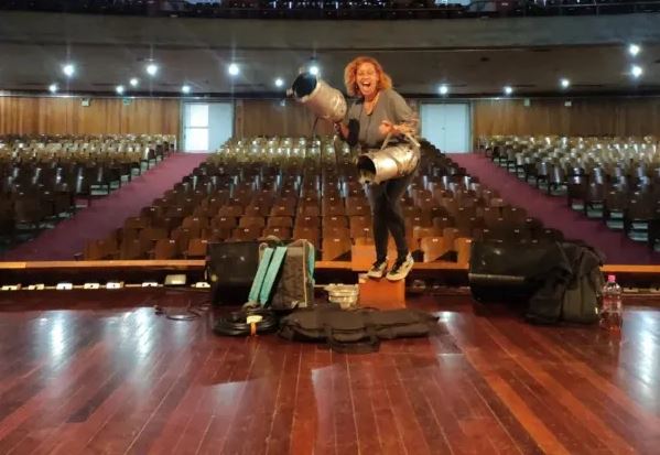 Murió reconocida productora de teatro en la entrada de la UCV