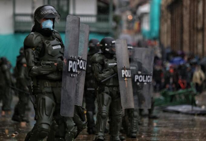 Procesan a un policía del Escuadrón Antidisturbios por la muerte de un manifestante en Colombia