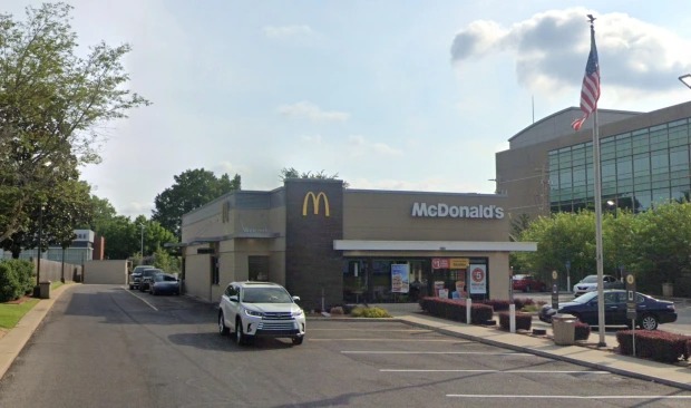 Tiroteo en McDonald’s de EEUU: Niño quedó gravemente herido tras recibir un impacto de bala