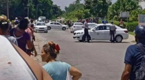 EN VIDEO: la brutal agresión del régimen cubano contra manifestantes en una cola por alimentos