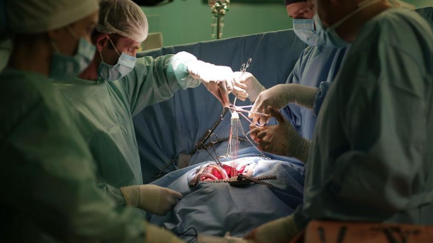 Así es un trasplante de corazón, explicado por un experto: “No vuelve a latir de forma súbita como en las películas”