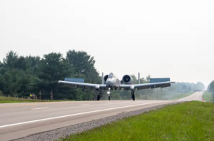 Así es el A-10 Warthog, el mítico avión de ataque terrestre que EEUU podría enviar a Ucrania