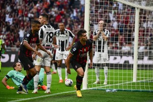 AC Milan inició la defensa del Scudetto con triunfo sobre el Udinese