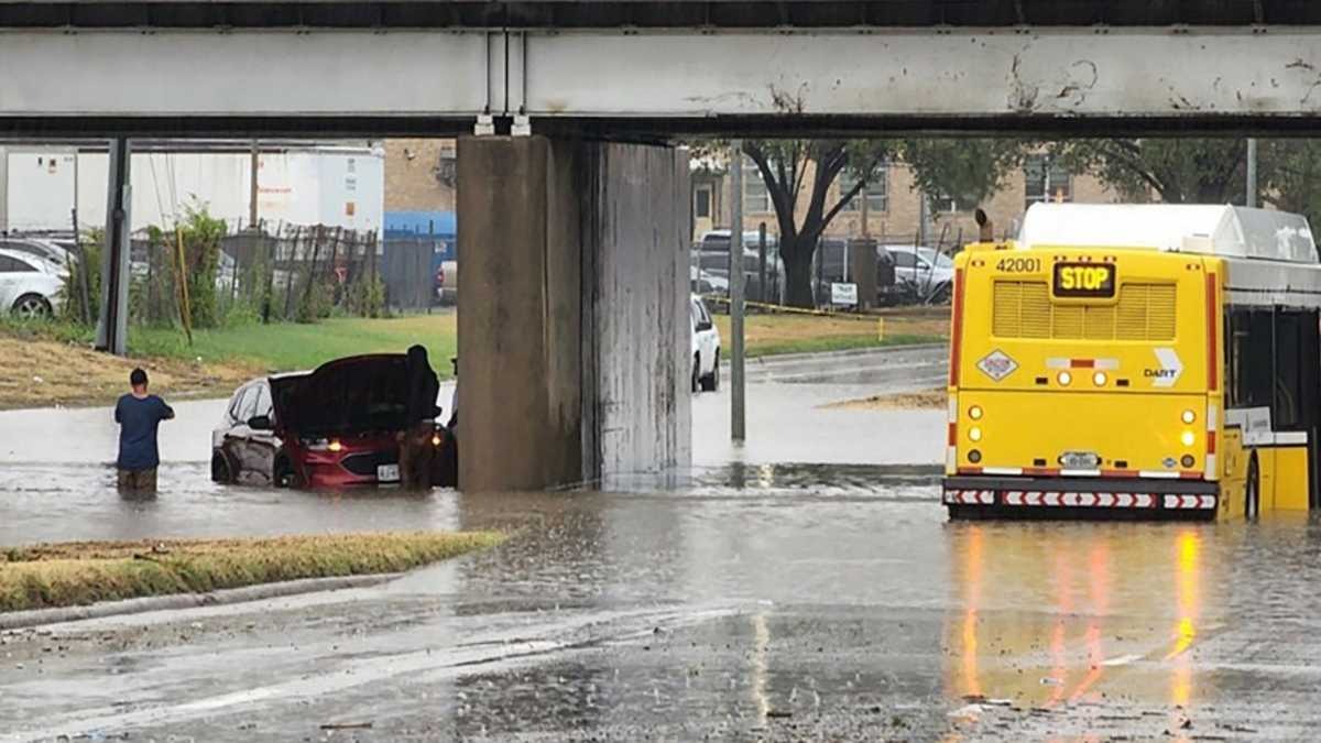 Declaran estado de desastre en Texas tras fuertes y sorpresivas inundaciones