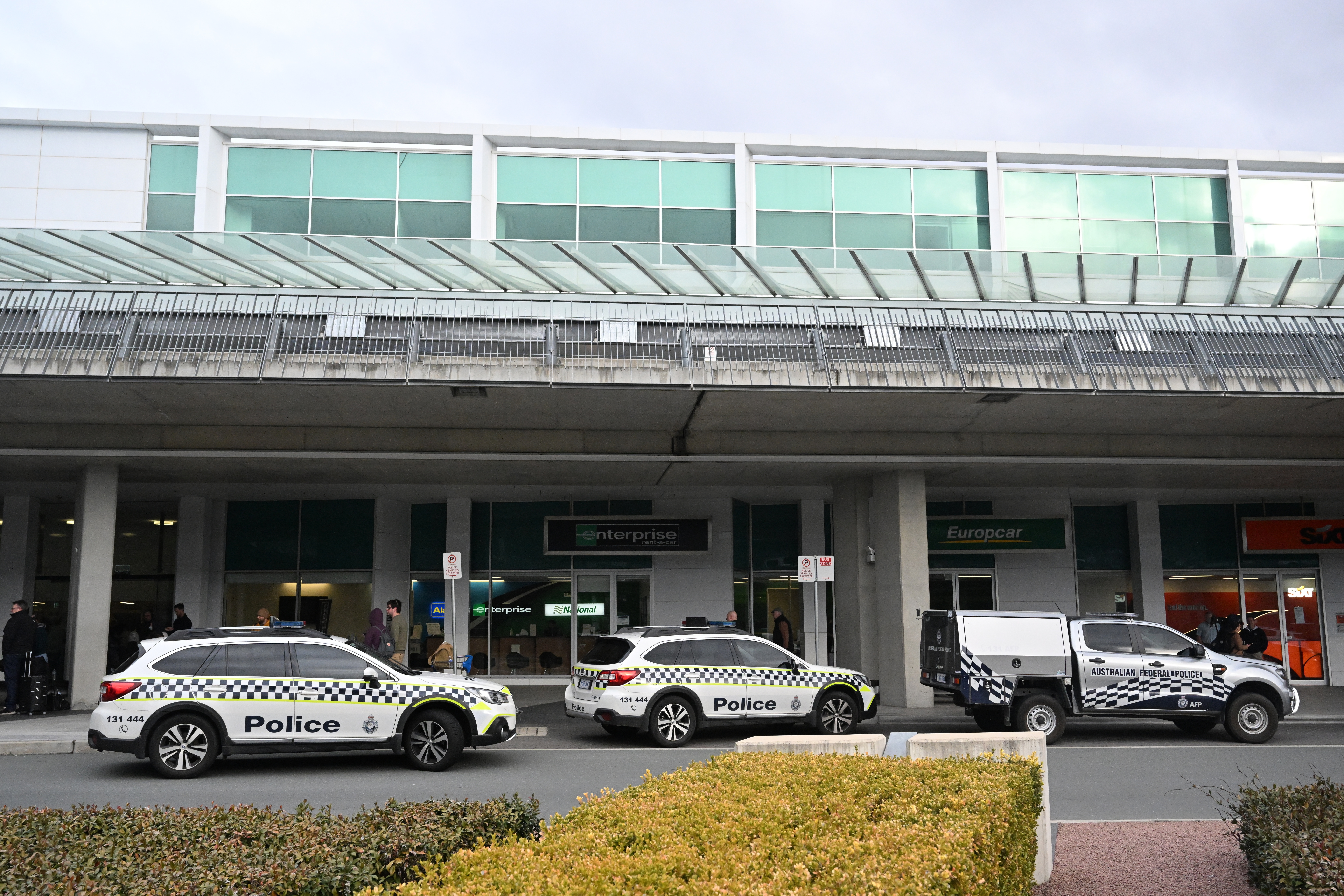 Detienen a un hombre por disparar en el interior de un aeropuerto en Australia