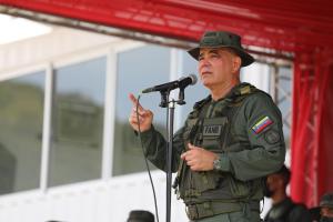 Padrino López ordenó reestablecer relaciones militares con Colombia