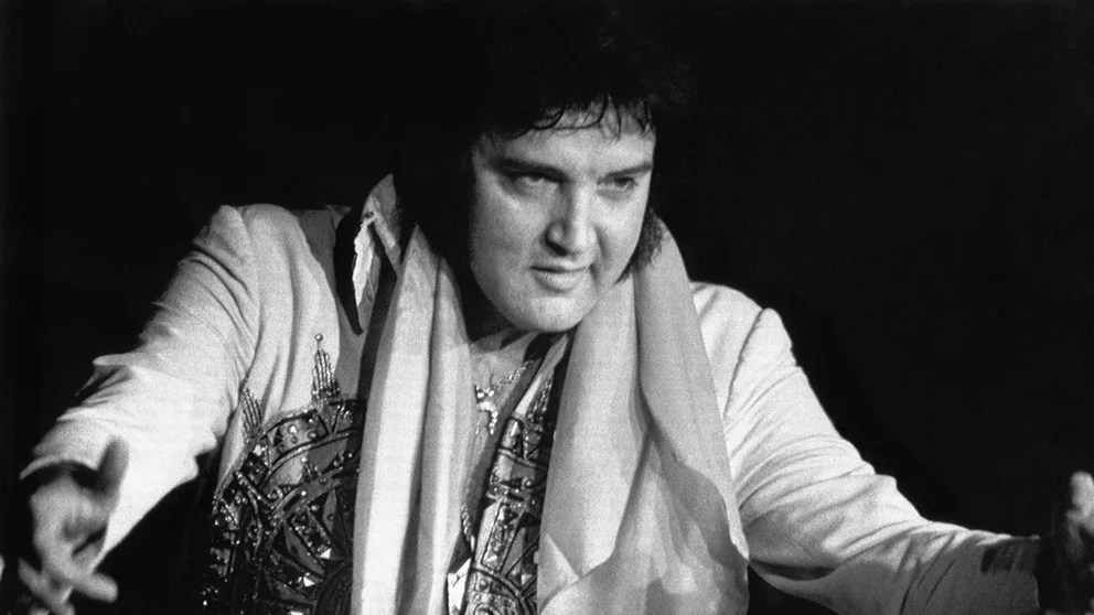 Elvis Presley, a 45 años de su muerte: soledad, comida en exceso, barbitúricos y un cuerpo destrozado