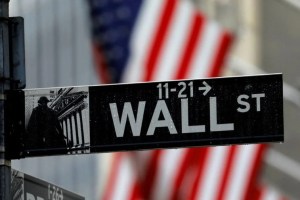 Wall Street abrió en baja arrastrado por las acciones de los bancos en rojo