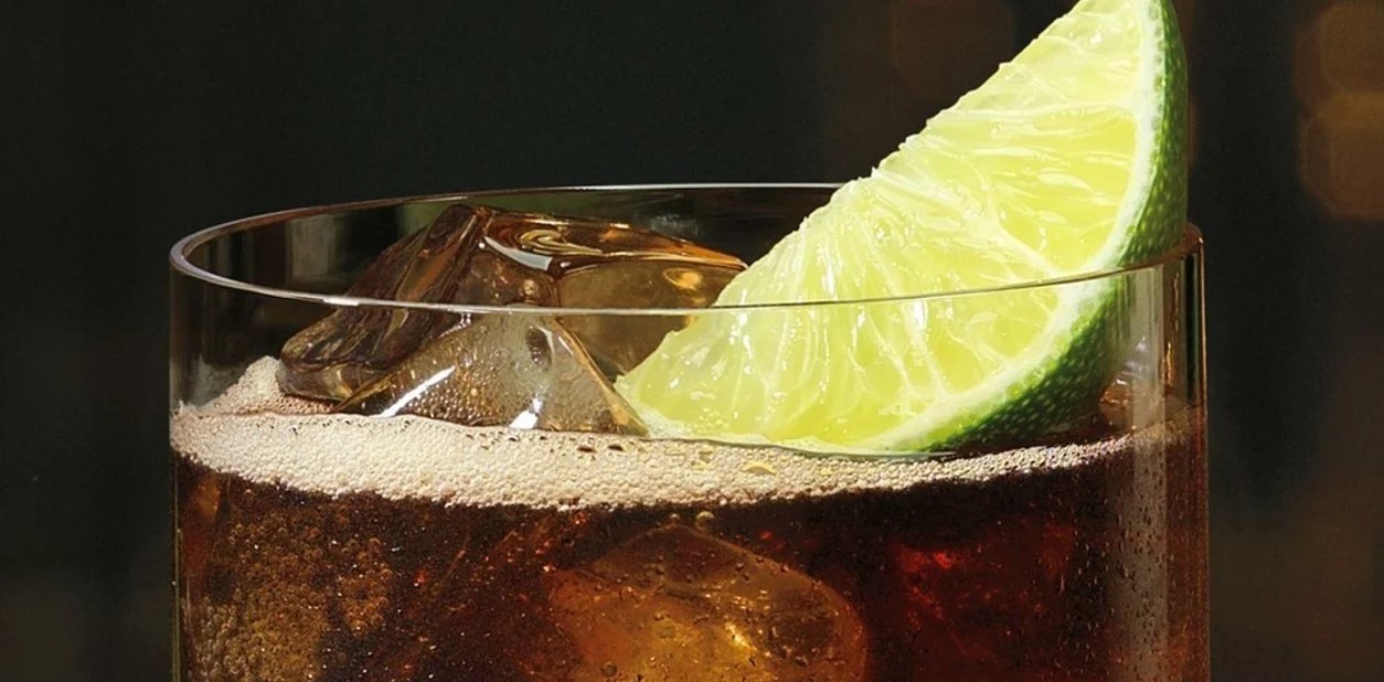 Día Internacional del Ron: del Mojito al Cuba Libre, las recetas de los mejores tragos para celebrarlo #16Ago