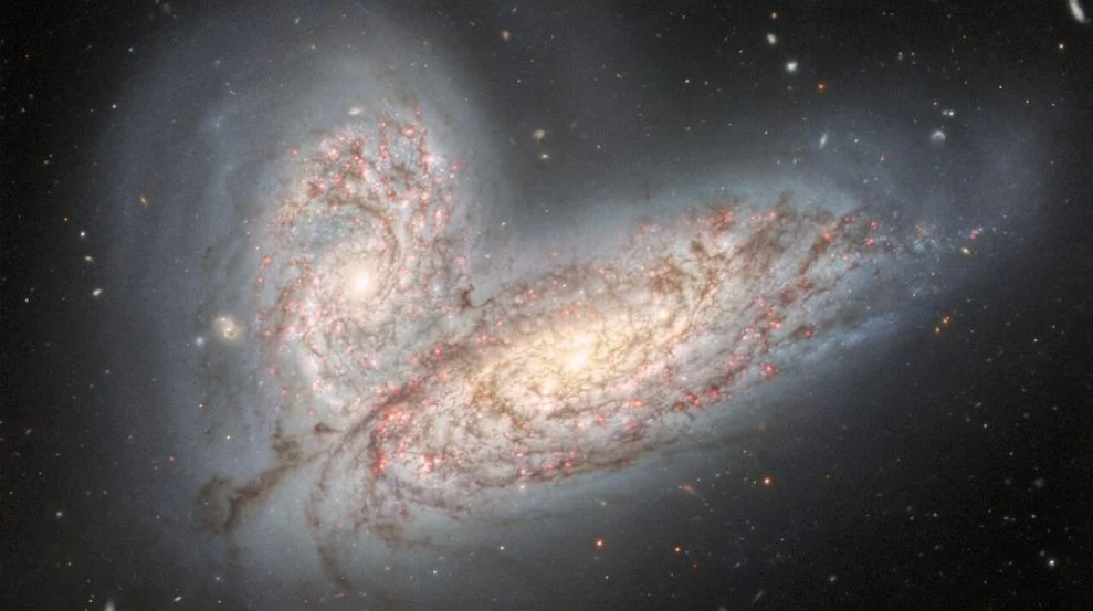 Mariposa cósmica: así es la fascinante imagen formada por un choque de dos galaxias