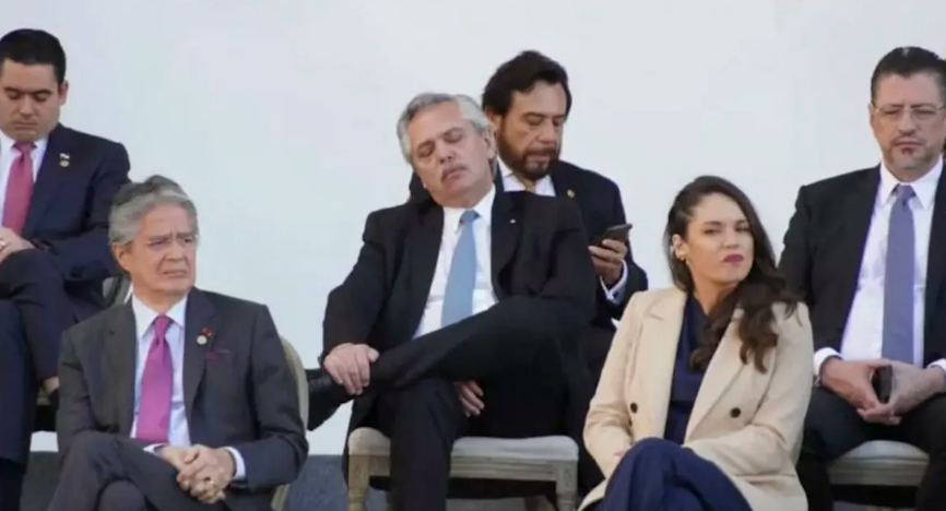 ¿Solidaridad absoluta? Alberto Fernández “pegó” una siesta durante discurso de Gustavo Petro (Video)