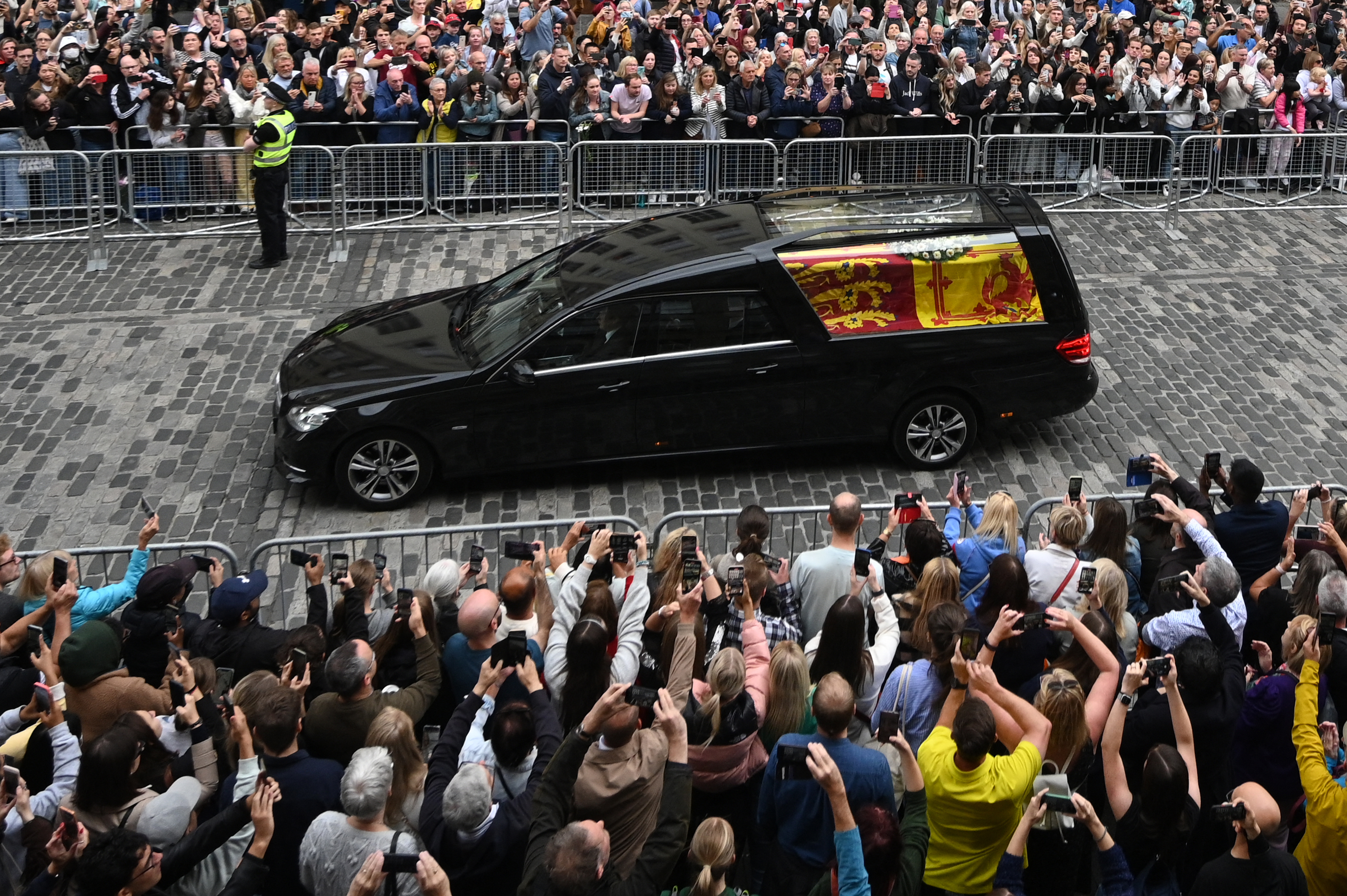 EN FOTOS: Escocia inicia el largo y último adiós a la reina Isabel II