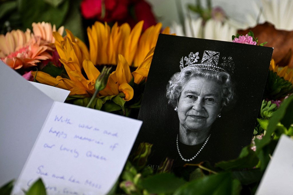 Todo el  Reino Unido guarda un minuto de silencio por la muerte de Isabel II