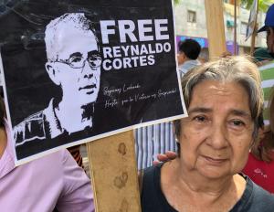 “Lo quiero y lo necesito aquí”: Madre de preso político Reynaldo Cortés implora por su liberación