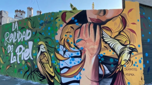 Dermatitis atópica: tres muralistas se unieron para generar conciencia sobre su impacto en la calidad de vida