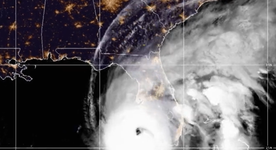 A punto de embestir Florida, el huracán Ian se fortalece y casi alcanza la categoría 5