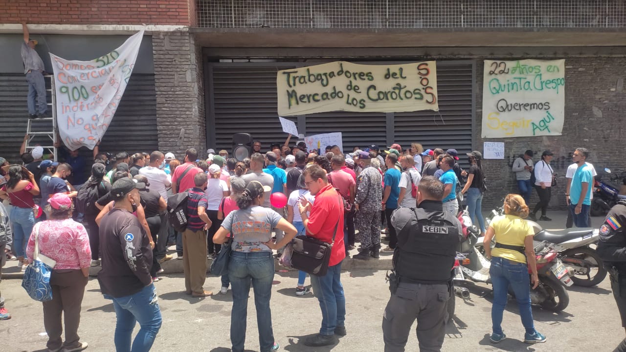 Comerciantes de Galerías Quinta Crespo piden al estado que los dejen volver a trabajar