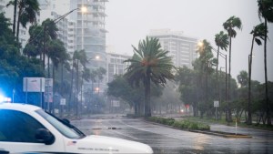 ¿Qué debes hacer si no evacuaste a tiempo antes de la llegada del huracán Ian?