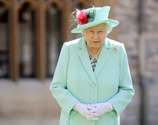 Causó revuelo que la reina Isabel II no fuera incluida en memorial de los Emmy; por esto no fue mencionada