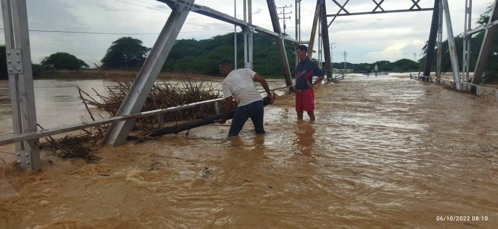 Lluvias incomunican varias comunidades en municipios de Falcón: muchas familias perdieron todo (Imágenes)