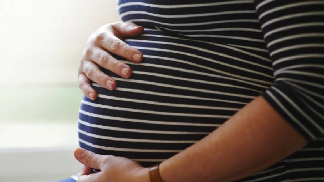 La insólita manera en que una mujer se enteró de que estaba embarazada