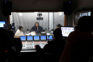 Crece el silencio radiofónico en Venezuela mientras Maduro cierra decenas de emisoras