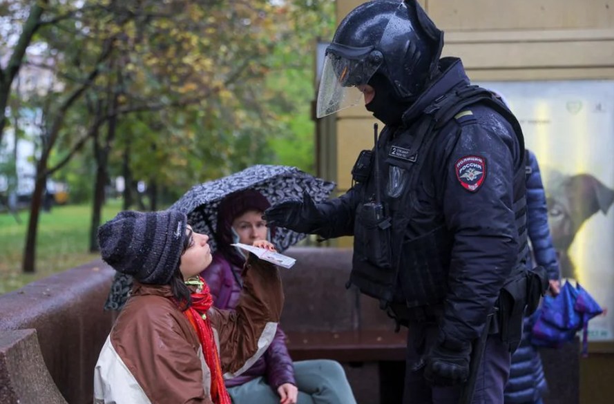 Policía rusa detuvo a una niña por tener en su chat una foto con los colores de Ucrania