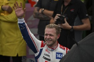 Kevin Magnussen ganó la “pole” para el sprint del Gran Premio de Brasil