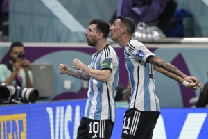 Tras celebrar en Buenos Aires, Messi y Di María llegan a su natal Rosario