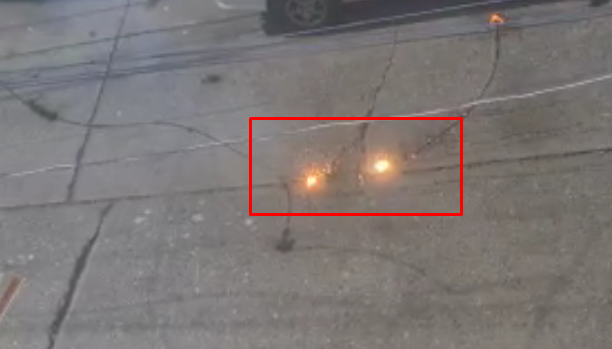 VIDEOS: Guaya eléctrica que cayó al piso está echando candela y mantiene en alerta a vecinos de Petare #1Nov