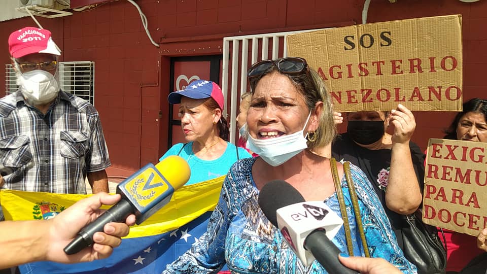 Docentes jubilados en Carabobo exigen el pago de su quincena: “No tenemos cómo comprar medicamentos y comida”