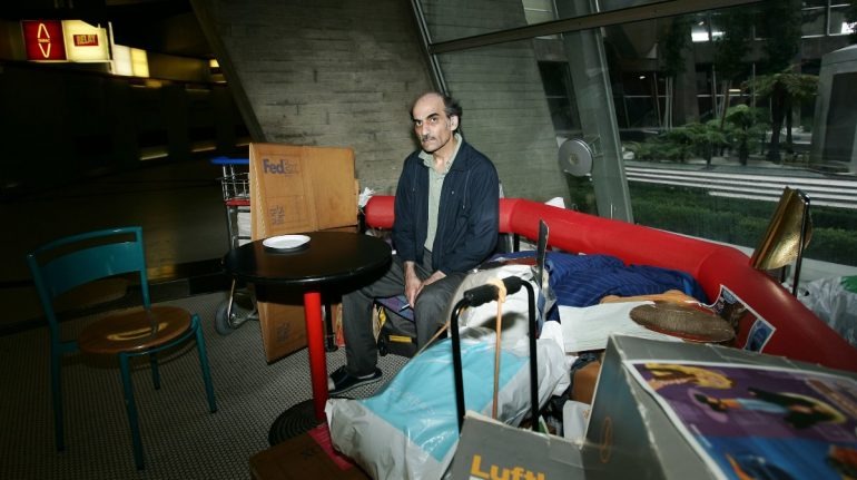 Mehran Karimi Nasseri: El hombre que vivió en un aeropuerto por casi dos décadas