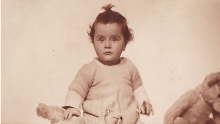 Sobreviviente del Holocausto abandonada cuando era una bebé encuentra una nueva familia a los 80 años
