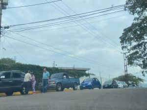 Hasta casi 1,5 dólares se dispara el precio de la gasolina en el mercado negro en Táchira
