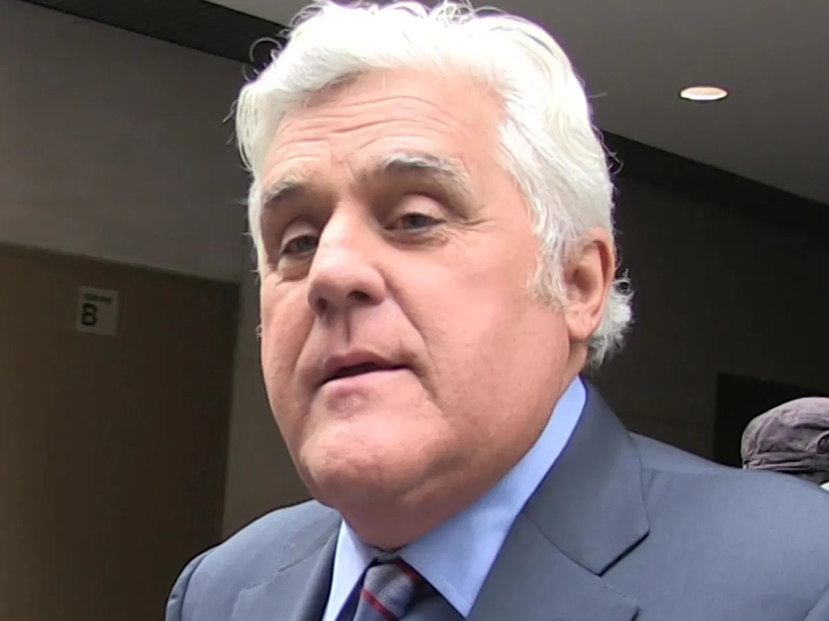 Jay Leno resultó seriamente quemado tras explosión en su garaje de Los Ángeles