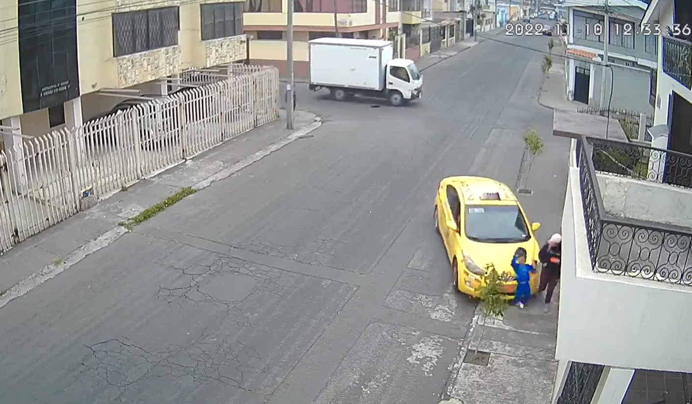 Taxista atropelló intencionalmente a niño tomado de la mano de su madre en Colombia