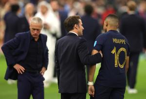 Retorno de la selección de Francia ensombrecida por diferencias entre su Gobierno y la Federación Francesa de Fútbol