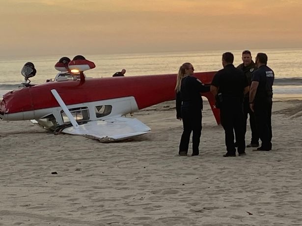 Tragedia en California: Avión se estrelló en una playa y acabó con la vida de un exalcalde (VIDEO)