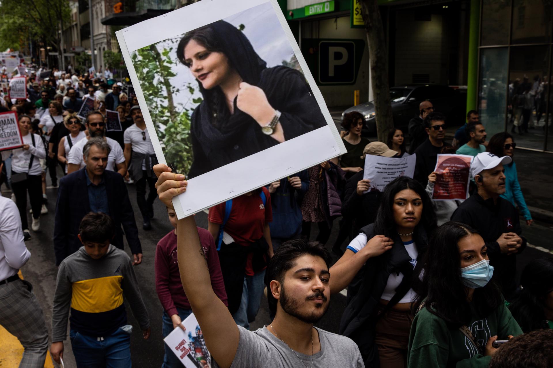 El descontento sigue ardiendo en Irán, pese a menor número de manifestaciones