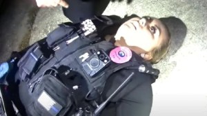 Momentos de angustia en Florida: Oficial inhaló fentanilo por accidente y quedó paralizada (VIDEO)