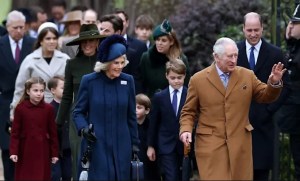Familia real británica asistió al tradicional servicio religioso de Navidad en Sandringham