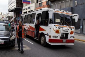 Sin anestesia: choferes “ajustan” el pasaje en las rutas de Caracas
