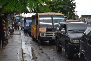 La gasolina subsidiada, el “rebusque” de los transportistas en Venezuela