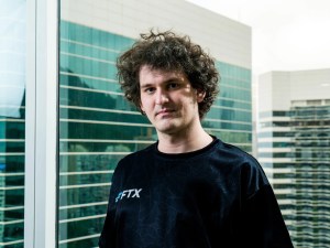 Fundador de FTX reconoció que la plataforma prestaba miles de millones a su otra firma