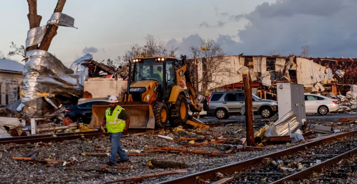 Muerte y destrucción en Alabama: un tornado arrasó un pueblo y dejó siete víctimas fatales (FOTOS)